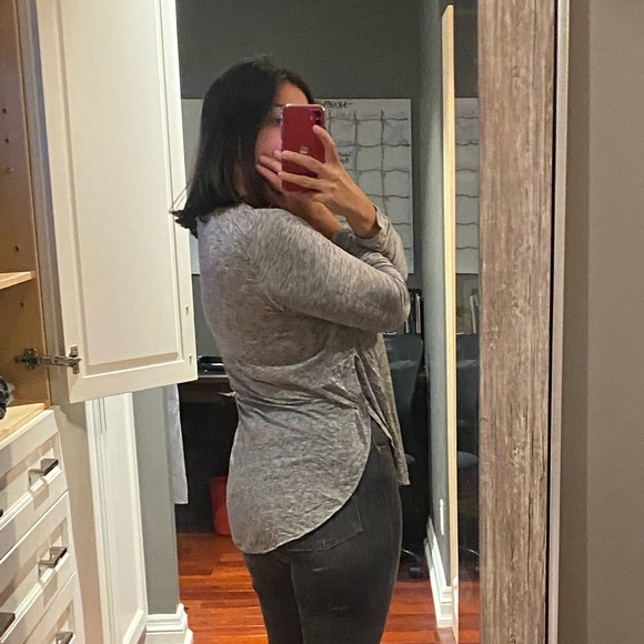 Aritzia - grey long sleeve shirt - Picture 3 of 3